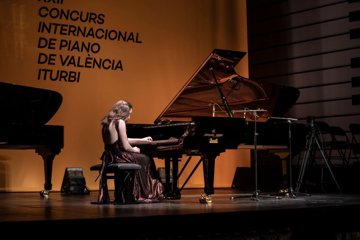 premi_iturbi's tweet photo. 🗣️ Entre el 4 y el 6 de junio se celebra la primera fase del concurso, que tendrá entrada gratuita en todas sus sesiones, incluida la Gran Final del viernes 13 de junio y la Gala de Clausura del sábado 14 en el Teatro Principal https://t.co/0C3Gi1DEbF