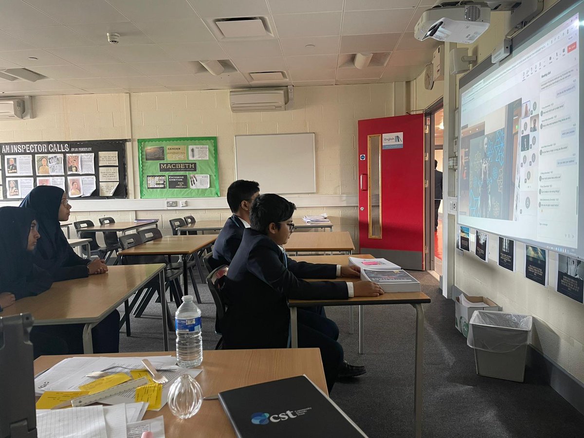 Students at Cumberland engaged in a dynamic Robotics and AI webinar, exploring emerging technologies and the exciting career paths shaping the future. What a fascinating lesson!