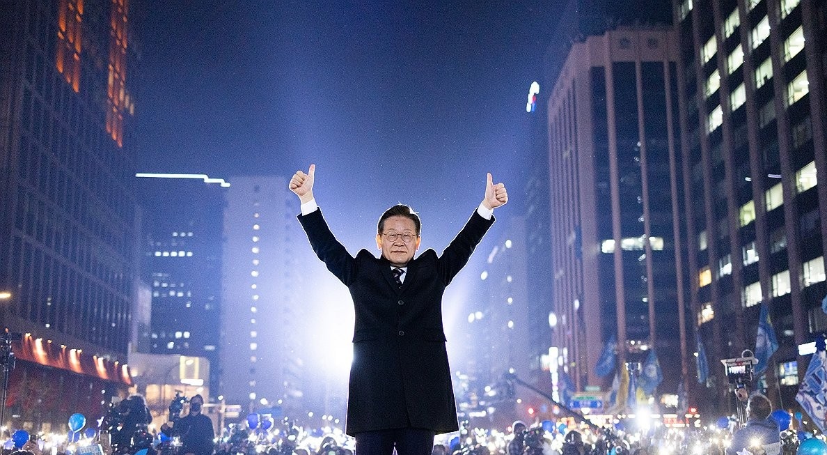encoreedusud's tweet photo. 🇰🇷 Lee Jae-myung est officiellement le 14ème Président de la République de Corée depuis 6h21 ce 4 juin 2025 pour un mandat de 5 ans. Il remporte 49,42% des voix, contre 41,15% pour le conservateur Kim Moon-soo. Il formera son gouvernement au plus vite sans période de transition. https://t.co/4XnIaClvQN