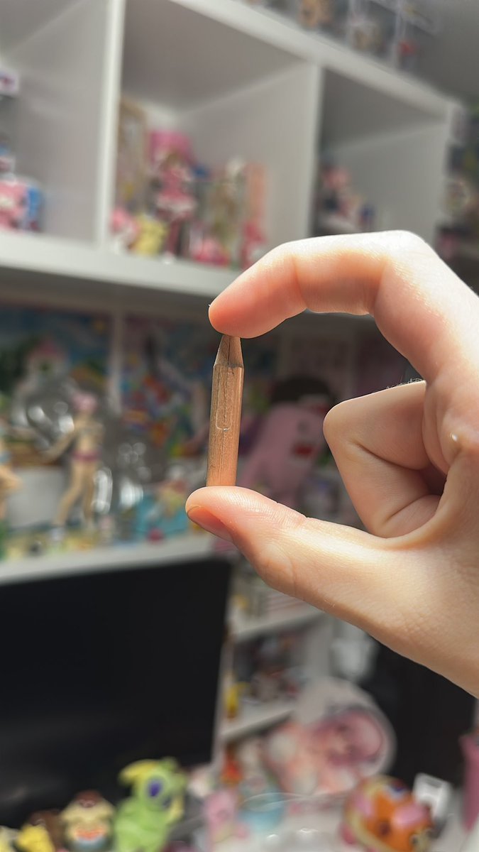 EmoOreoDan's tweet photo. 10+ hour art exam tomorrow and this is what my main pencils are looking.. be honest am I cooked #art #prismacolour #artexam #artmoots https://t.co/8dd26FUtYn