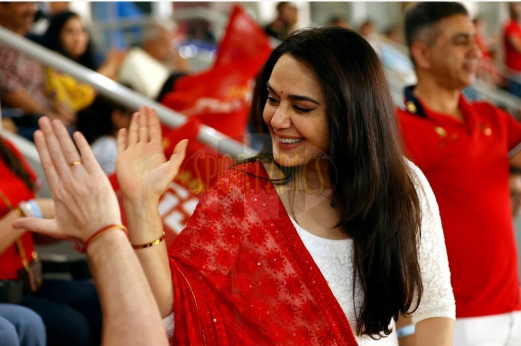 Sé que esa gran final de la temporada de #IPL2025, no fue nuestra noche, yo siempre apoyé a Preity, más que nadie en el cricket, ya será en la siguiente temporada, que vamos a ganar con más fuerzas, aún veía tan feliz a #PreityZinta #PunjabKings 
#PBKSvRCB <a href="/realpreityzinta/">Preity G Zinta</a> 😍