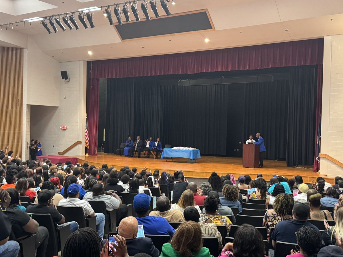 SLMillaci's tweet image. Congratulations to the William E. Waters Cavaliers as they move up to High School. On to the next challenge! @PortsVASchools