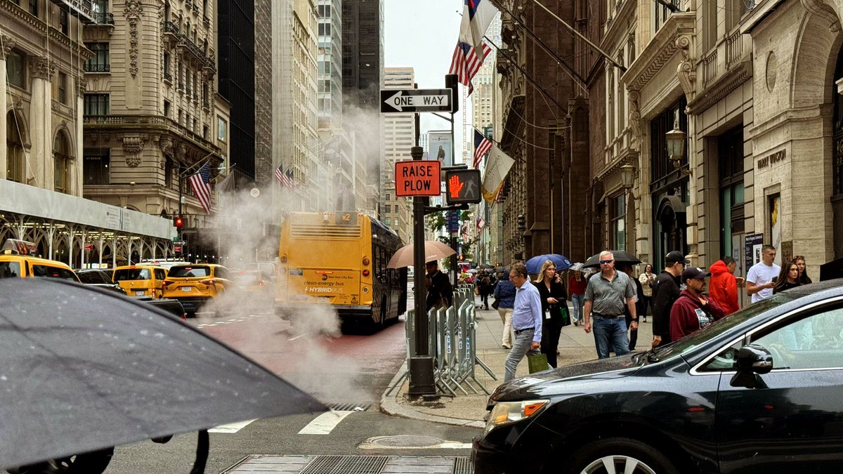hilbert space (@hilbert__space) on Twitter photo Been to NYC on holiday twice now, 13 years ago and last week. Both times I walked round pretending I’m <a href="/joelmeyerowitz/">Joel Meyerowitz</a>, but without any of the skill Been to NYC on holiday twice now, 13 years ago and last week. Both times I walked round pretending I’m <a href="/joelmeyerowitz/">Joel Meyerowitz</a>, but without any of the skill