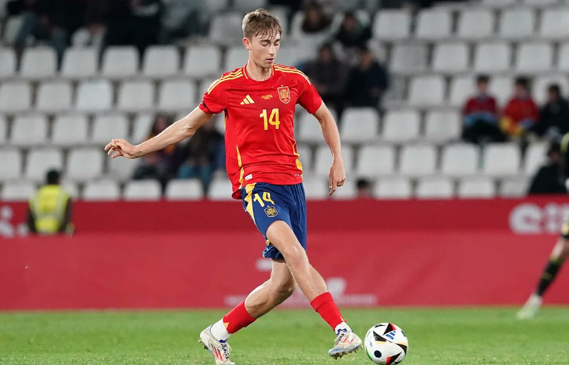 🔍Análisis Kickbase del fichaje de Huijsen

📊Datos por 90' entre los centrales de la Premier League 24/25:

▶️ 6.67 pases al último tercio (TOP 6) 

▶️ 1.59 acciones que acaban en disparo (TOP 2)

▶️ 1.89 intercepciones (TOP 4)

▶️ 7.34 despejes (TOP 7)