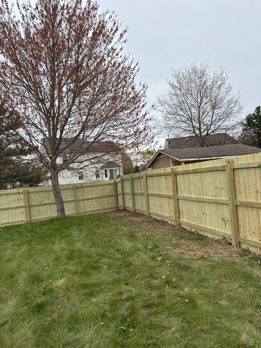 IndianaCCS's tweet image. Do you need a new fence at your HOA or home? Contact us today for a free estimate! #privacyfencing