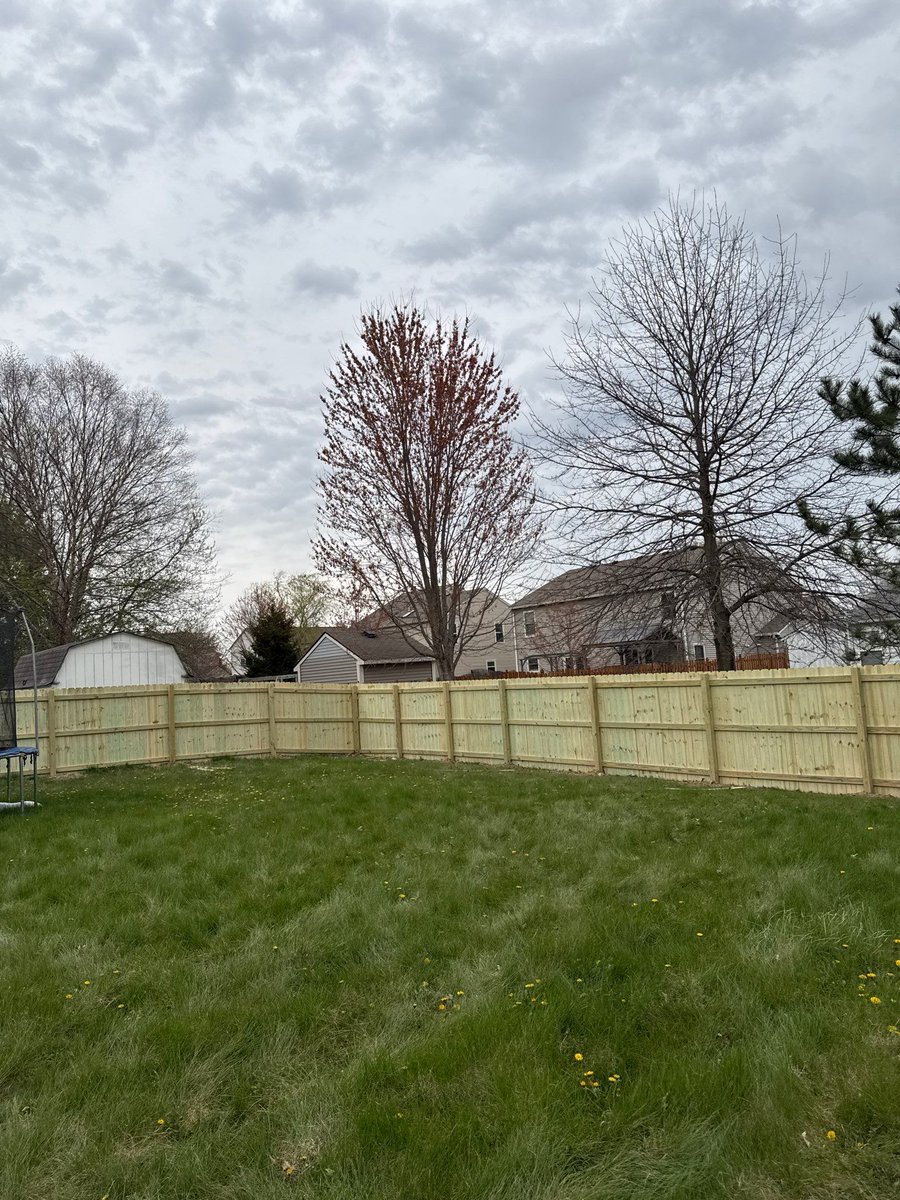 IndianaCCS's tweet image. Do you need a new fence at your HOA or home? Contact us today for a free estimate! #privacyfencing