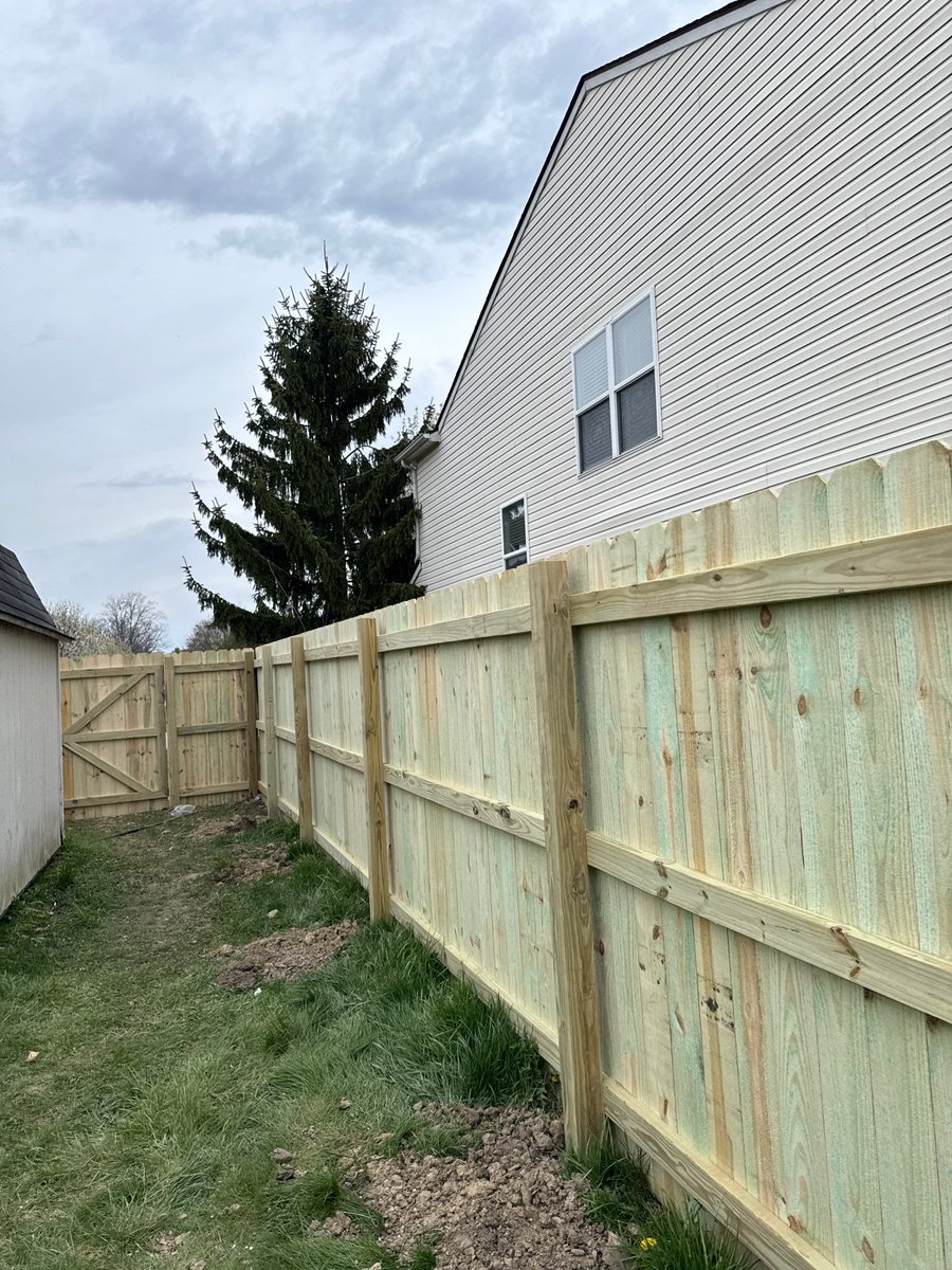 IndianaCCS's tweet image. Do you need a new fence at your HOA or home? Contact us today for a free estimate! #privacyfencing