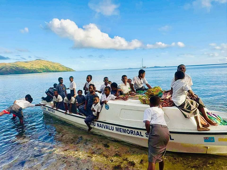 Education Minister <a href="/aseriradrodro/">Aseri Radrodro</a>  Hands Over Fiberglass Boat and Engine to Ratu Naivalu Memorial School in Yasawa

read more:
duavata.news/education-mini…

#Fiji #FijiNews
