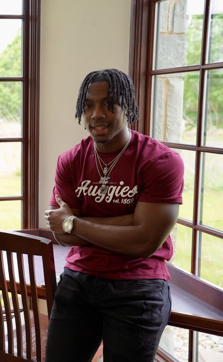 lique608's tweet image. 1000% COMMITTED⭐️. Excited and ready for this upcoming season. Ready to get to work. GO AUGGIES!!! #AGTG #Justthebeginning #JUCOPRODUCT #DBU #STAYTUNE #AllAmerican @Coach_JRogers @johnson_fallah @Augsburg_FB