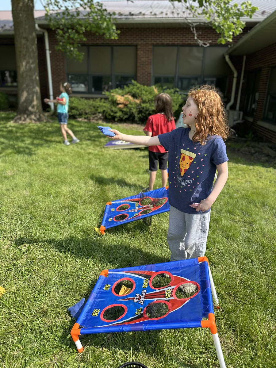 hive14bmsa's tweet photo. Field day fun! #ourbmsa https://t.co/jhm5IPMzK1