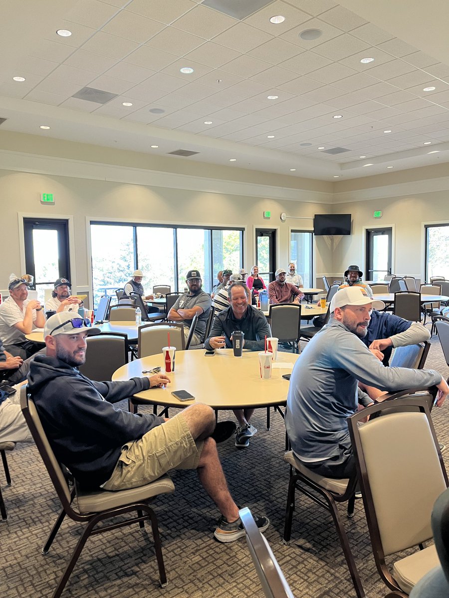 UtahGCSA's tweet image. Assistant Superintendent meeting today at @hubbard_golf, thanks to Jeff Tracy for speaking on his experience in both the assistant and superintendent roles and to @milehighturf for sponsoring lunch today! #gcsaa #utahgcsa