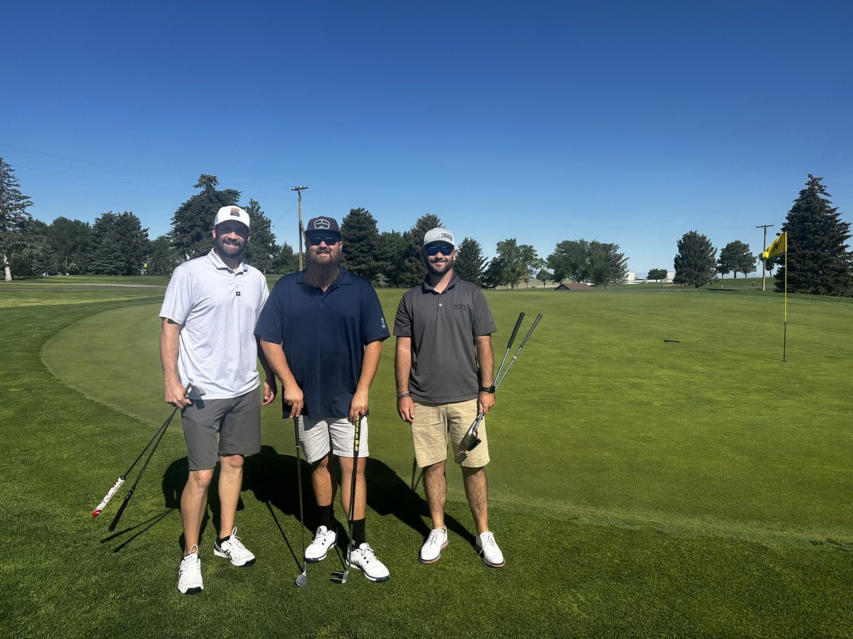 UtahGCSA's tweet image. Assistant Superintendent meeting today at @hubbard_golf, thanks to Jeff Tracy for speaking on his experience in both the assistant and superintendent roles and to @milehighturf for sponsoring lunch today! #gcsaa #utahgcsa