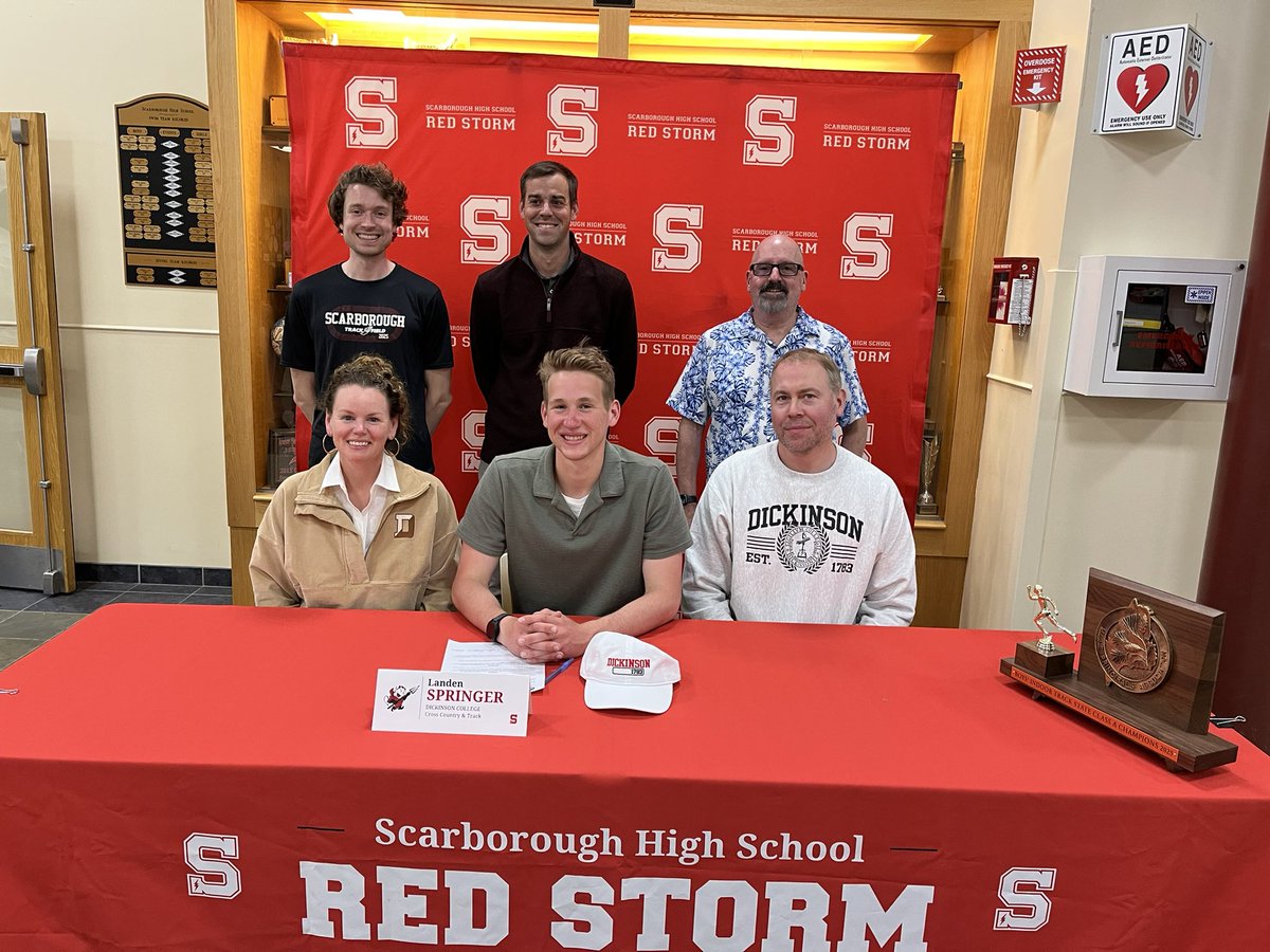Landon Springer signed his Celebratory Letter of Intent late last week amongst his friend’s coaches and family. Landon will head to Dickinson College to run Cross Country and Track. Congratulation!!