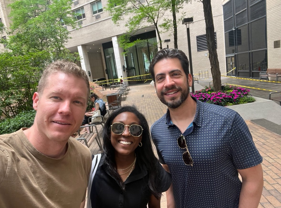 hi_samslist's tweet image. You probably don't know me. So here's how Sam's List started and why it might help you avoid hiring the wrong financial pro👇
Back in Feb 2024, @thesamparr posted a tweet, business as usual.
You might know Sam as the guy behind The Hustle, Hampton, and My First Million.
This…