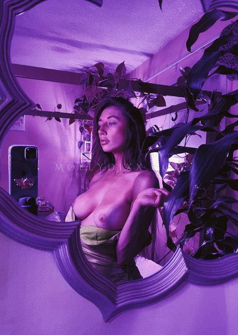 Watch Molly Dixx 🪩 (top 1%)'s leaked NSFW photo on TwXstars