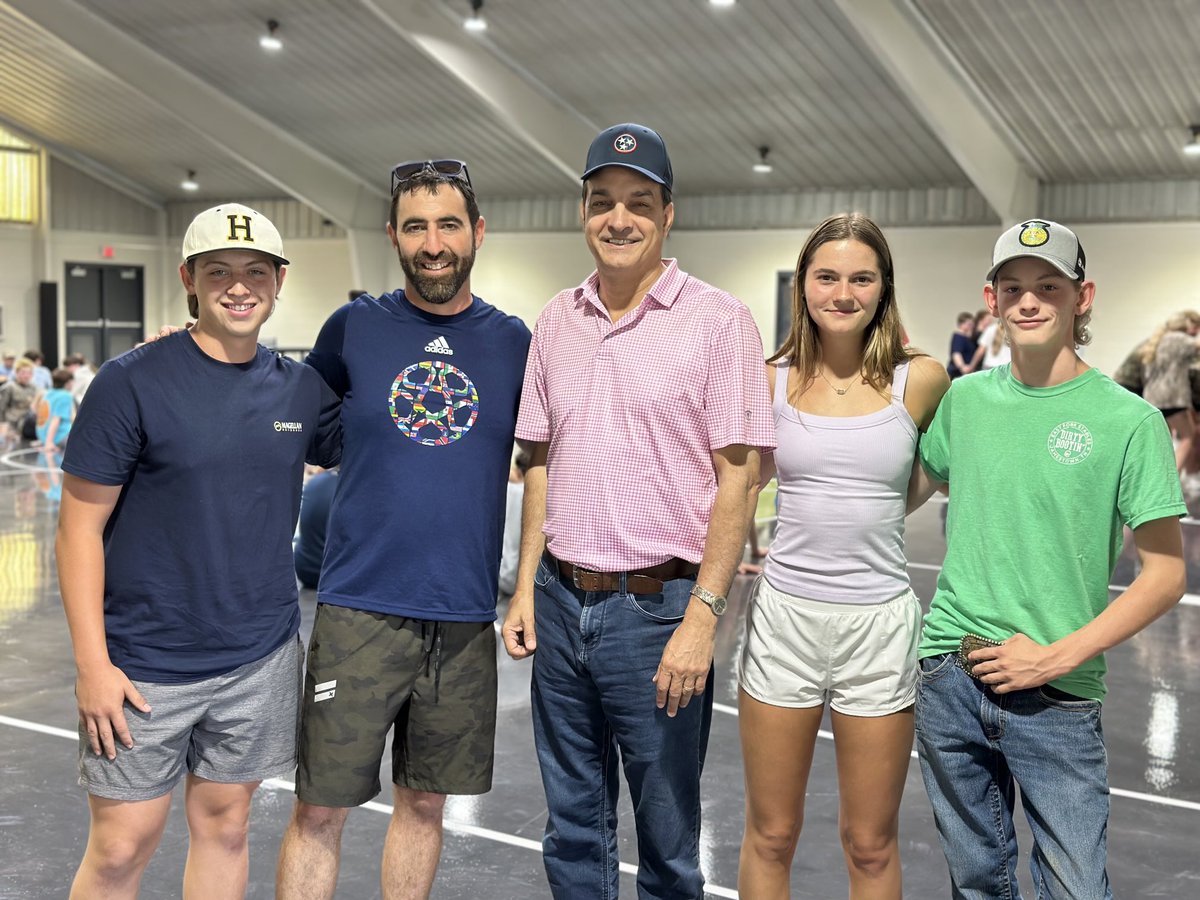 tnvolgregmartin's tweet photo. Time well spent this afternoon with these FFA members from Hixson High School @ Camp Clements. They shared with me the leadership skills they are acquiring and life lessons they are learning regarding teamwork. #FFA #Hixson https://t.co/cF9QavbAsU