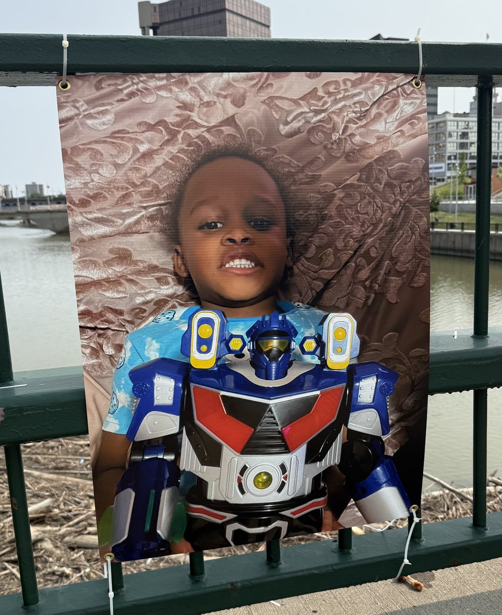 Zy’jae Isaiah St. Pierre is the 5 year-old that fell from the bridge in #ROC on Sunday, we are expecting a 7:30pm briefing on the search. <a href="/news10nbc/">News10NBC</a>