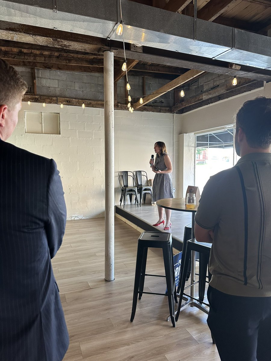 Proud to support Representative <a href="/PeytonGriffeeKY/">Peyton Griffee</a> tonight in Shepherdsville! Peyton is an energetic, smart, strong conservative who works hard for Bullitt and Hardin Counties. I look forward to his continued leadership!