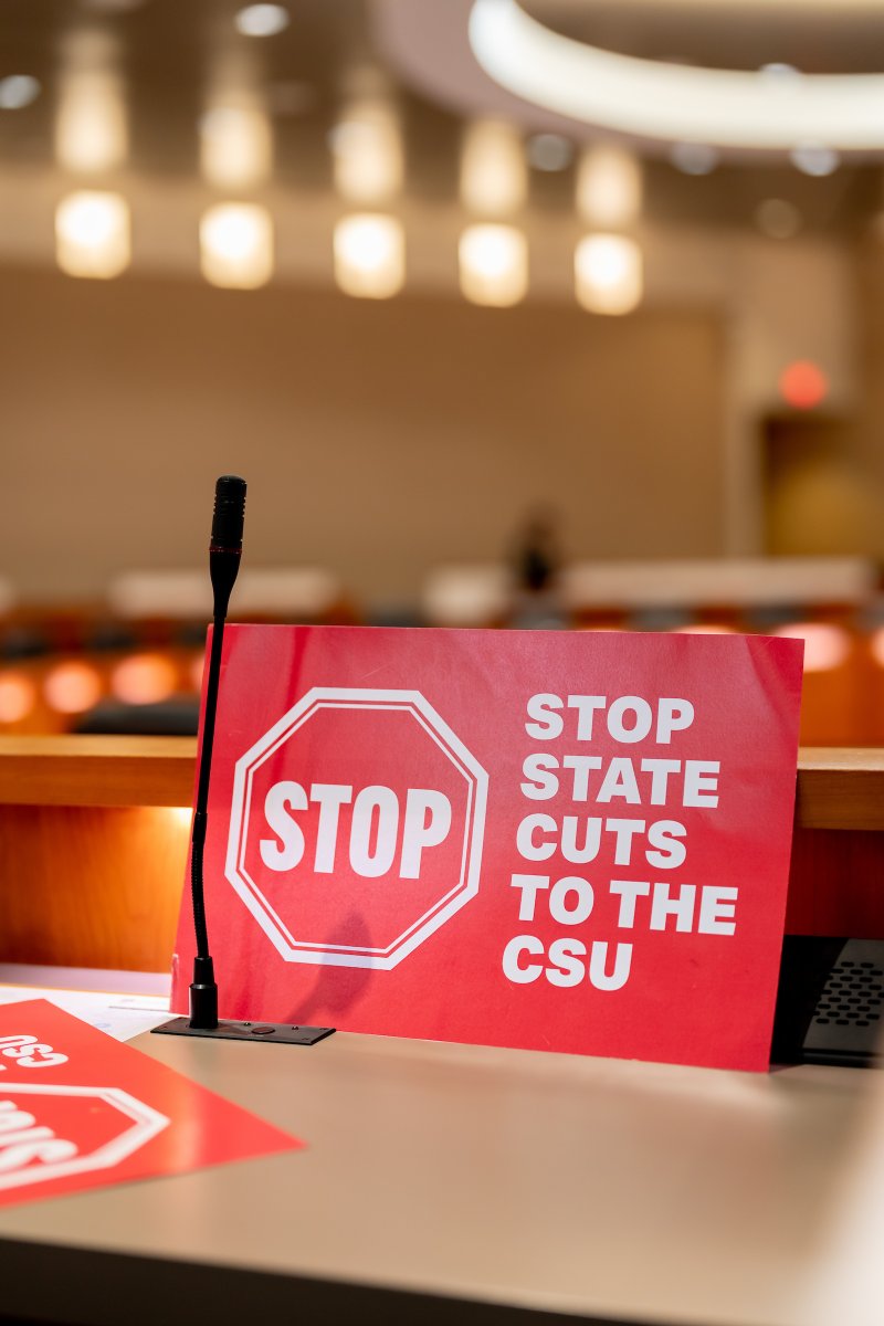 calstate's tweet image. With 82% of #CalState grads staying in California, the CSU strengthens communities and drives the world’s 4th-largest economy. A $144M cut threatens student success. #stopCSUcuts

Join us in urging lawmakers to spare the CSU in the state&apos;s final budget: bit.ly/StopCSUcuts