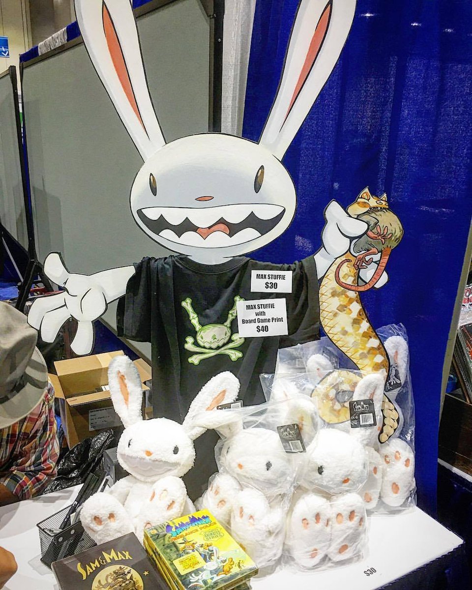 Zaptor37's tweet photo. Repost from Bluesky:
He was used during San Diego Comic Con, he changed at least 2 times (Had old cardboard made around 90's, then got new cardboard, and then his eyes got colored black), here's main pictures I got from newest to oldest: https://t.co/kHdN2qOKhk