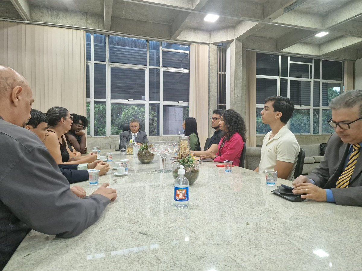 evandroalberto's tweet photo. Recebemos na UESPI a Vanessa Miranda, Program Officer da Fulbright Brasil, para fortalecer parcerias e ampliar as ações de internacionalização. 🇺🇸🌍 https://t.co/1yLxQii9NK