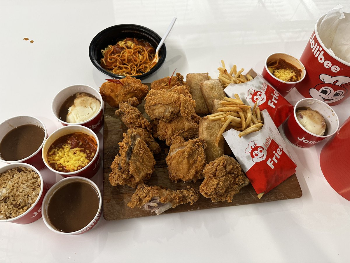 happywithcindy's tweet image. Guess the next creator we’re breaking down!
Hint: she loves mukbangs (& we do too 🤤)