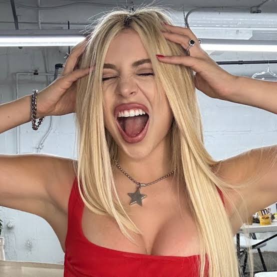 .@avamax atualizou sua foto de perfil no 'TikTok'.