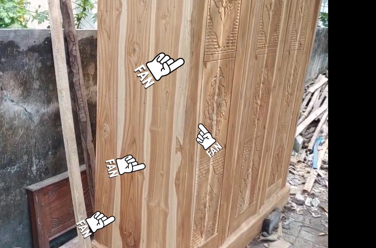 Wirosableengg's tweet photo. @octip1e Dari warnanya Kak, kalo jati muda warnanya putih, terus kalo di finishing warna natural, warnanya gak akan rata dan belang2, makanya kebanyakan pedagang furniture jati biasanya kalau finishing warnanya dominan gelap (warna cocoa brown, salak, hitam) jadi gak keliatan jati muda. https://t.co/eZ8WNmvocm