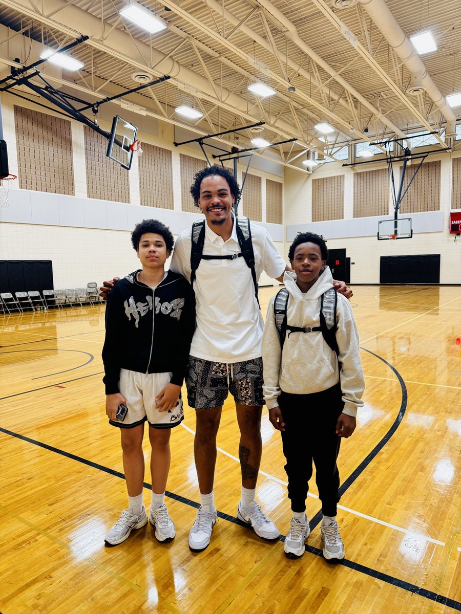 6’10” Robert Jones former Iowa State🏀player 23-24’ dropping gems💎to our Team GetShook  players.  Giving them great advice attire the Prep Hoops NorthStar State tournament.