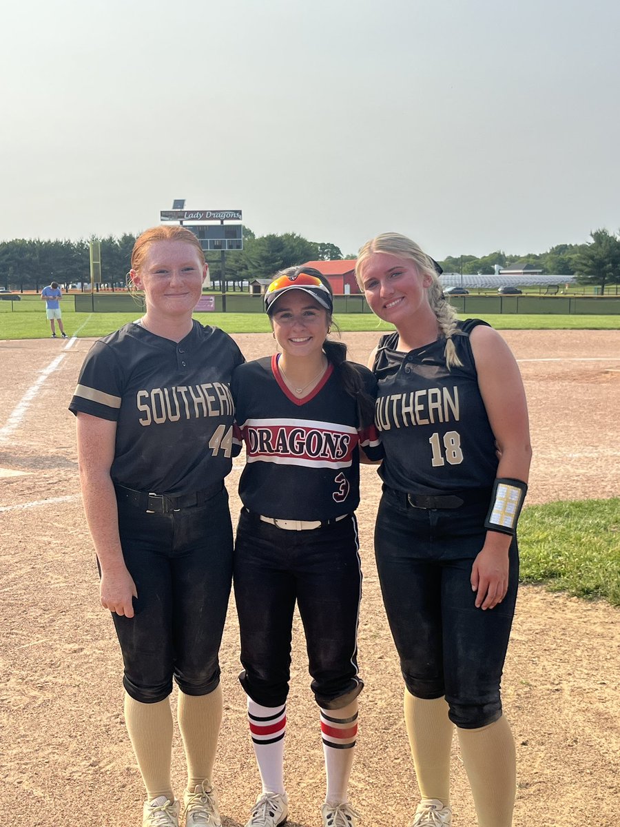 Big win in the semi-finals today over Southern. Great to play against some of my Dukes Teammates!! Now onto the SJ Group 4 Chip!!!!! LETS GO DRAGONS <a href="/DukesGold/">Lady Dukes Gold Gaskill</a> <a href="/mgroschelklein/">Madison Groschel-Klein 2025</a> <a href="/AbigailKrill/">Abigail Krill 2027</a>