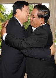 ปกป้องประเทศบอกว่าคลั่งชาติ
พัฒนาประเทศด้วยการขับเคลื่อนบอกว่าชังชาติ
   ลดความเหี้ยให้น้อยลงอย่าหวังแก่เศษเงินแล้วมาขับเคลื่อนแบบโง่ๆ