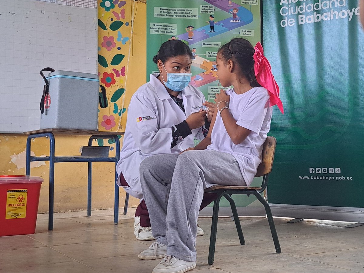alcaldiabbhy's tweet image. Junto a @Salud_Ec, realizamos una jornada de vacunación en los sectores: Isabel María, La Fortuna y La Primavera en #Pimocha, garantizando que estudiantes de 5, 9 y 11 años reciban sus dosis de protección ante enfermedades como la #Tosferina.

#AccionesQueTransformanBabahoyo