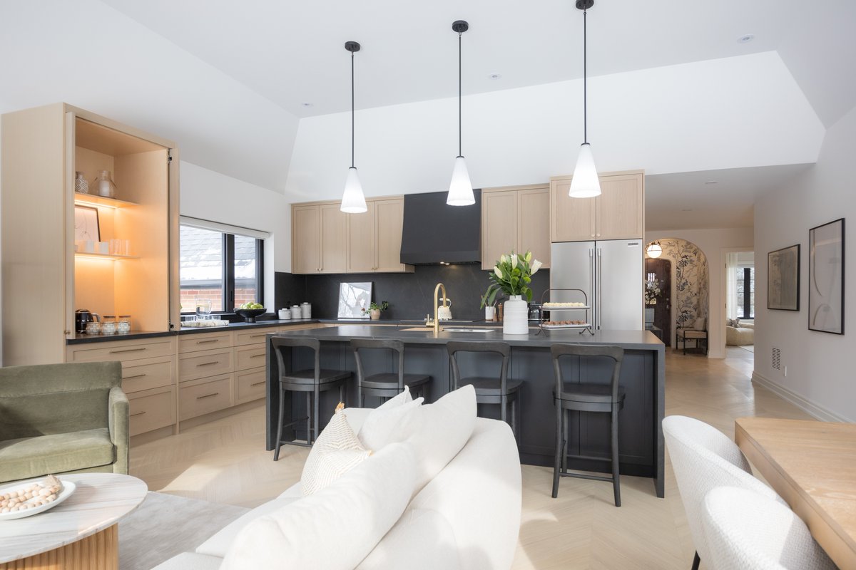 LightsOnline tweet media