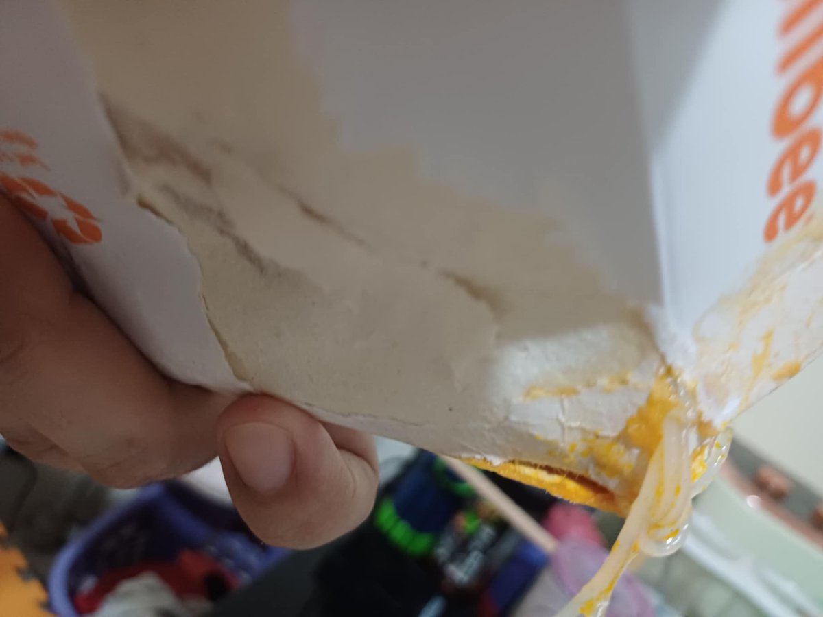 Kensistent's tweet photo. Palabok may sabaw?? Matapon sa lahat ng order namin. Ang dugyot https://t.co/wy2KGFXFwO