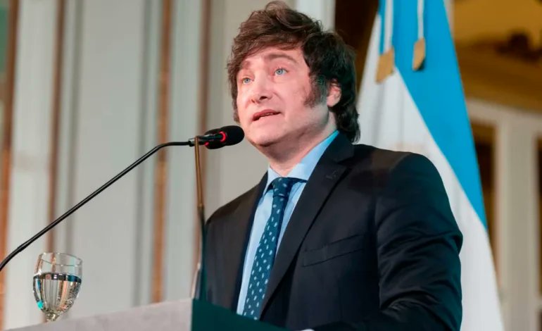 Sditomaso's tweet image. 🔴Milei: el mayor ajuste social del siglo XXI 
Según el informe de @fundarorg y @cias_arg, el gobierno de @JMilei aplicó el recorte de gasto social más profundo desde 2002.
🔻 Ajuste real del 34,2%
🔻 El 66% impactó en jóvenes y adultos
🔻 Caída récord en #Progresar ,…