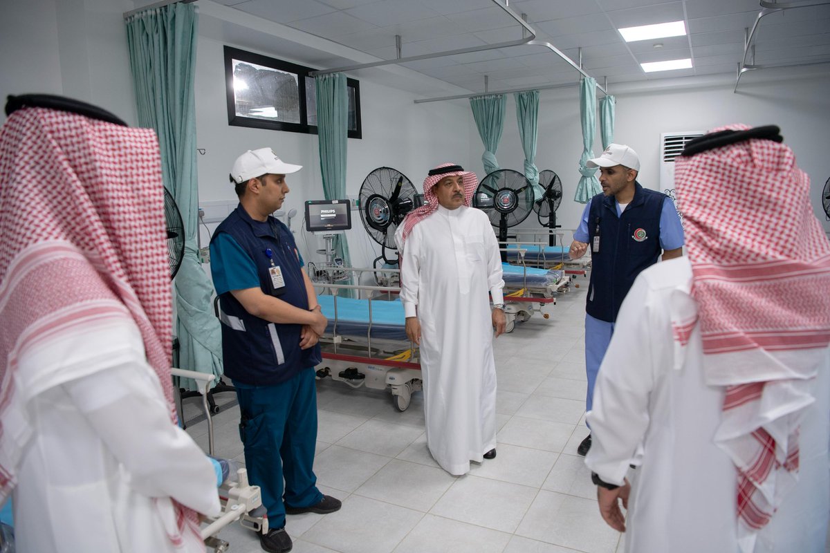 NGHAnews's tweet photo. معالي المدير العام التنفيذي للشؤون الصحية بوزارة الحرس الوطني في زيارة تفقدية لمركز الطوارئ والإجهاد الحراري وضربات الشمس في مشعر عرفات، ومستشفى الطوارئ في مشعر منى التابعين للشؤون الصحية بوزارة الحرس الوطني.

#MNGHA https://t.co/K4Z7e3d9EB