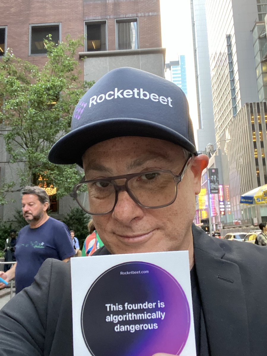 juandamia's tweet image. “I’m algorithmically dangerous” by @Rocketbeet at @TechWeek_ #TechWeek