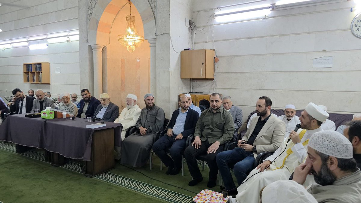 بمشاركة طيبة من علماء حلب وعلى رأسهم الشيخ عمار طاووس وثلة من ثوار حلب والمكتب الشرعي في الفرقة 80 تم استقبال شيخنا الكبير العلامة عبدالله محمد سلقيني بعد غياب دام أكثر من خمسين عاما وذلك برعاية أوقاف حلب

نسأل الله تعالى أن يتم علينا النصر بعودة جميع المهجرين إلى ديارهم