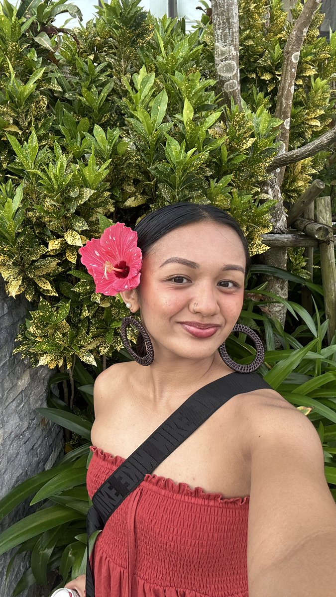 See a hibiscus, pick a hibiscus 🌺💞