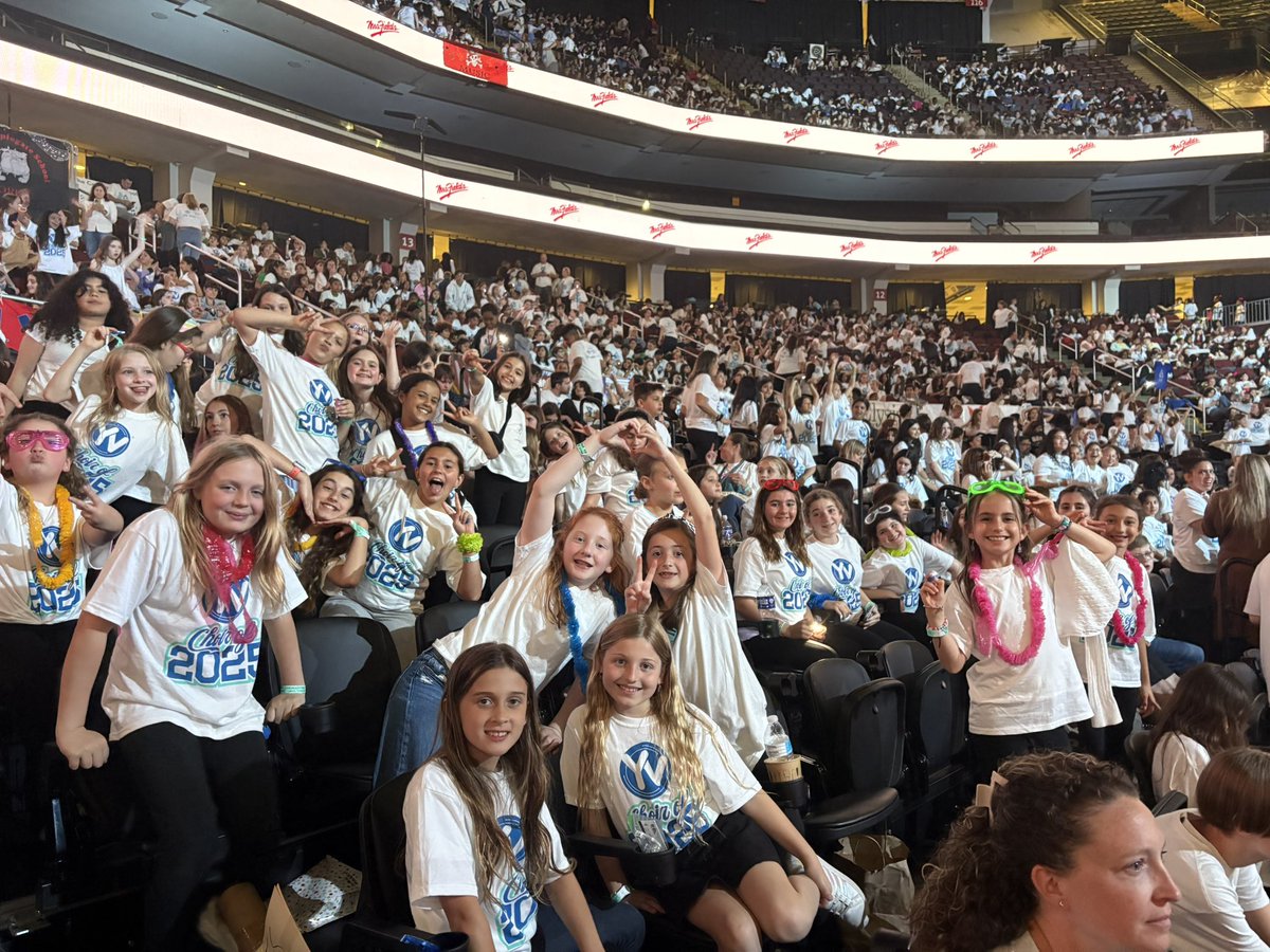 #AYV concert for many of the <a href="/ConoverRoadES/">CRES</a> <a href="/CNSchools/">Colts Neck Schools</a> Choir members!  Awesome energy at the Prudential Center in Newark tonight!
