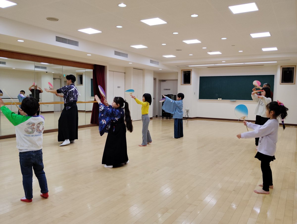 SHIDENRYU_Tokyo's tweet photo. 子どもから大人まで
一緒に学べる剣舞エクササイズ
7月の興本教室の受付が始ま���ました！
ご興味のある方は、ぜひ見学や体験にお越しください

皆様のご参加お待ちしております！

#志伝流 #志伝飛龍 #文化体験 #武道体験 #興本教室 #見学歓迎 #体験受付中 https://t.co/lv2oKFU9ns