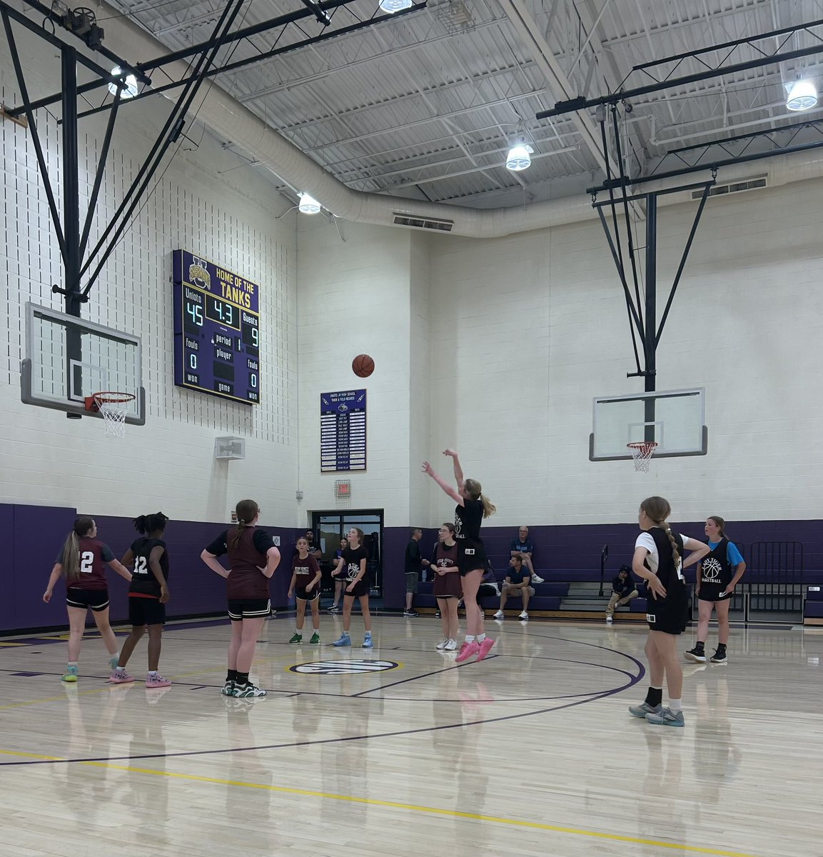CvilleTigersBB's tweet photo. Middle School summer league action tonight! Big thanks to @ladyshermans for hosting! 💯 💥 https://t.co/Dnqh2DHMy0