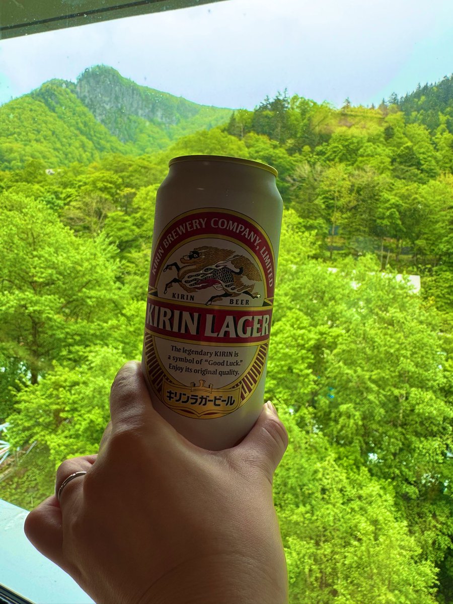 おはようございます✨
母の日旅行、最終日です！！
帰りたくなーい😢
温泉最高でした〜！！
そして旅行の醍醐味の朝からビール😎🍻
幸せです！かんぱーい！！