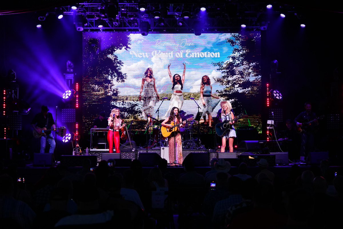 runawayjune's tweet image. Really proud to be part of last night’s Concert For Love & Acceptance at @OfficialCat10 🌈 thank you for having us @TyHerndoncom and @glaad!
📷: @GettyImages