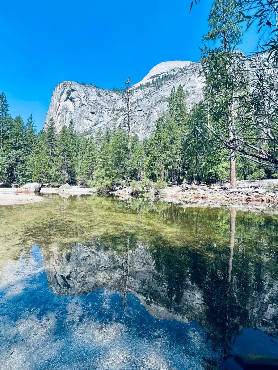 The world holds quiet wonders where light meets land in a peaceful embrace. You feel a calmness that no words can capture. Every color sings softly. Every breeze carries the scent of something pure and timeless 🌅