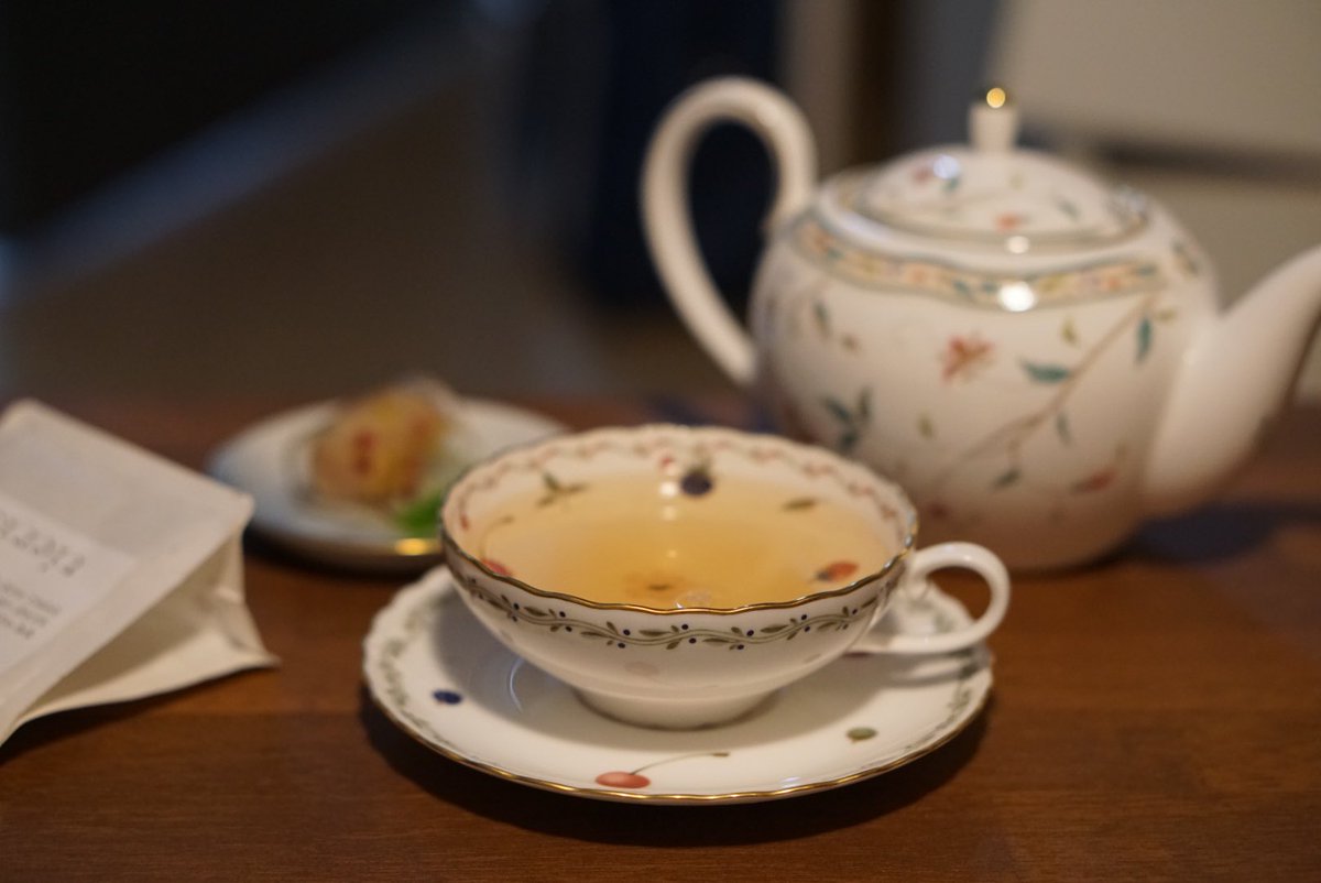 [RTevent]

대통령이 생겼습니다
Drink 2&amp;4boys tears
차를 담은 축배를 건넵니다

이트윗을 리트윗해주신분들중 선정해 향기로운 찻잎들을 대여섯가지 보내드릴게요
선정인원수는 뽑을때의 제 마음에 따라
6/10 추첨하겠습니다
차 를 마 셔 요
다들 건승하십시오