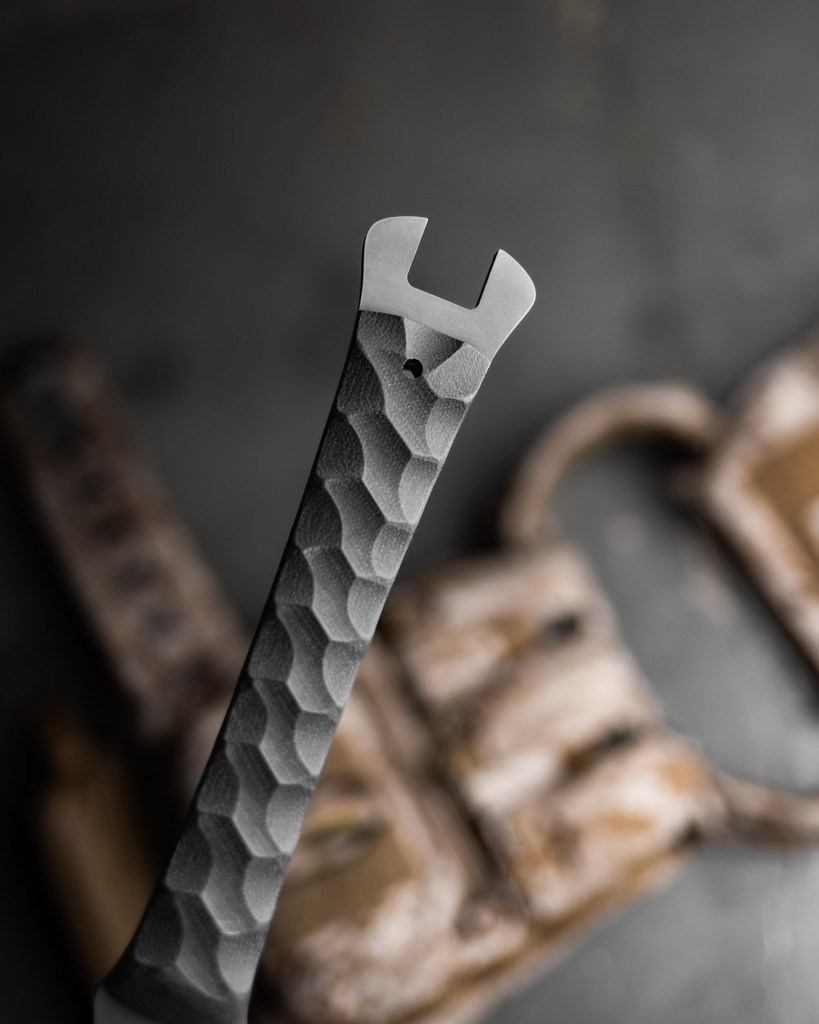 DeadAirSilencer's tweet image. Winkler Knives x Dead Air Silencers
Introducing the Dead Air Axe(DAX). Built on Winkler’s newest blade profile, These will be for sale at Blade Show this weekend, after which they'll be made available to our Asylum members first, and then put on our E-Store.