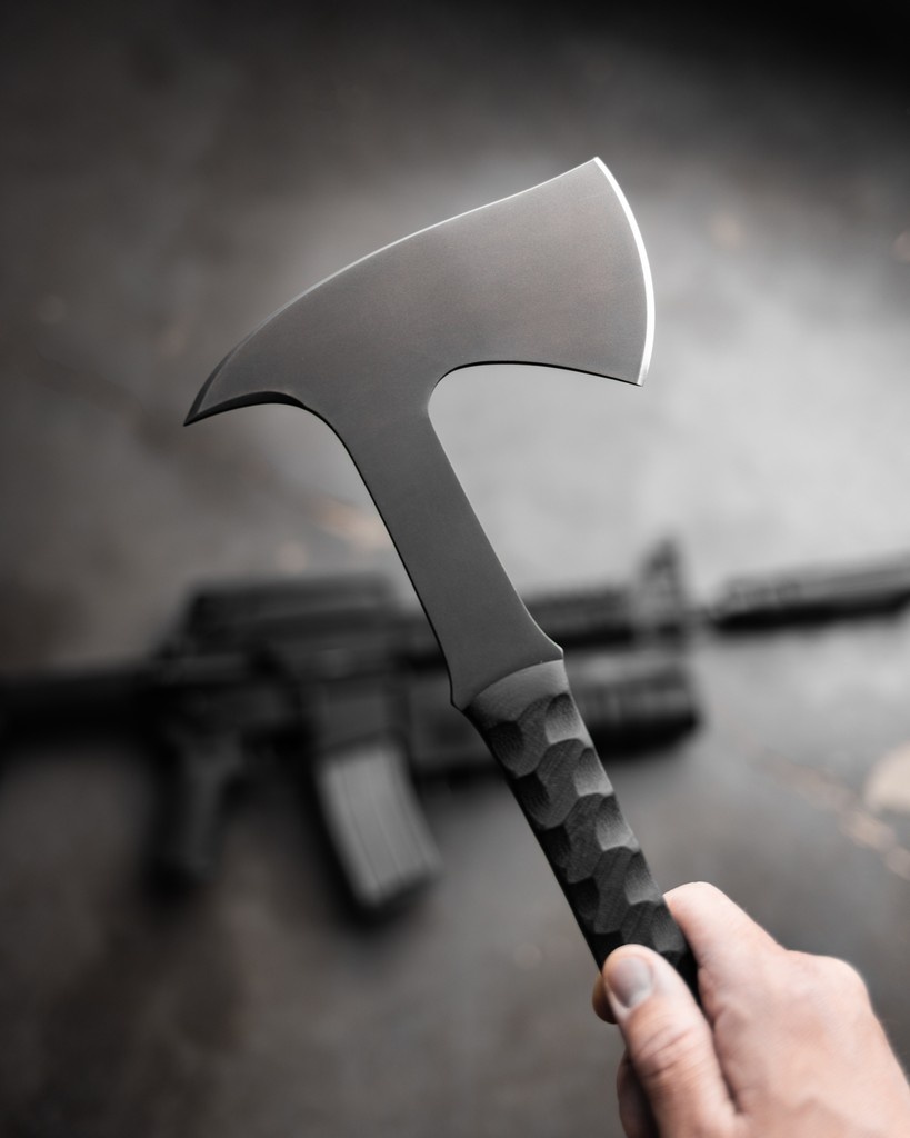 DeadAirSilencer's tweet image. Winkler Knives x Dead Air Silencers
Introducing the Dead Air Axe(DAX). Built on Winkler’s newest blade profile, These will be for sale at Blade Show this weekend, after which they'll be made available to our Asylum members first, and then put on our E-Store.