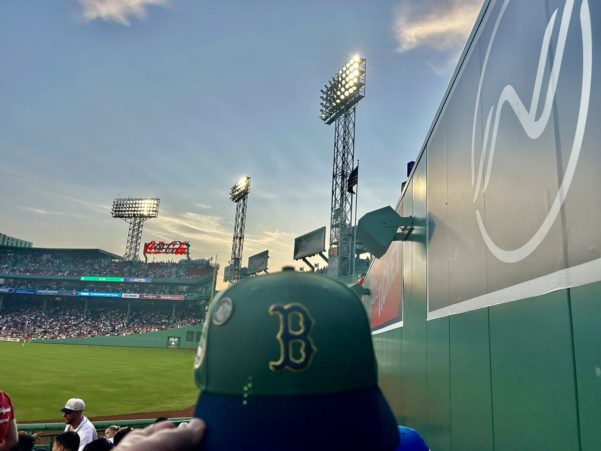 Ayo <a href="/HatClub/">HAT CLUB</a> peace and humptiness….