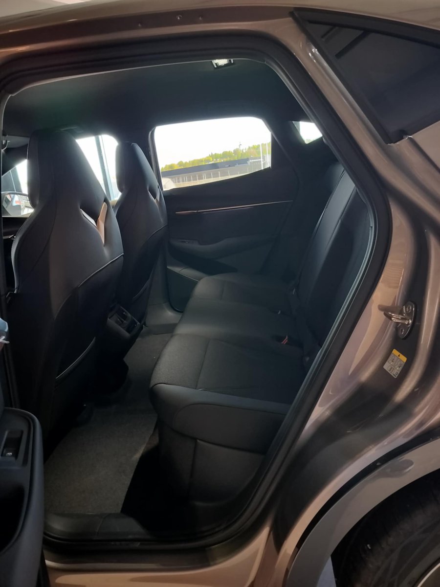 cykelpimon's tweet photo. Cupra Tavascan v2 2024 it has 15 navigation systems and there are two cup holders in the center console and there are 5 seats and there is Isofix on 3 seats and cargo volume of 540 l and max 1550 l and roof load of 75 kg https://t.co/vziKD3dg2z